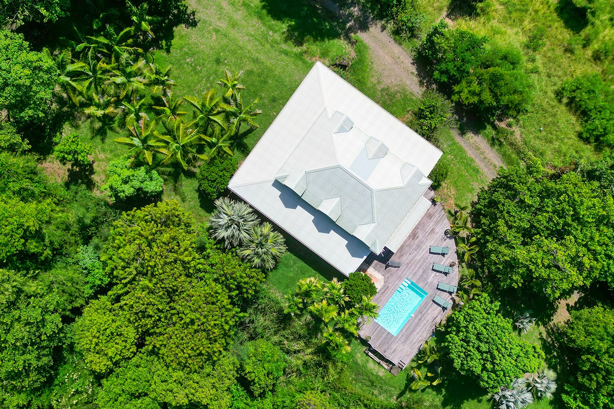 La Maison Blanche infinity pool overlooking the Caribbean